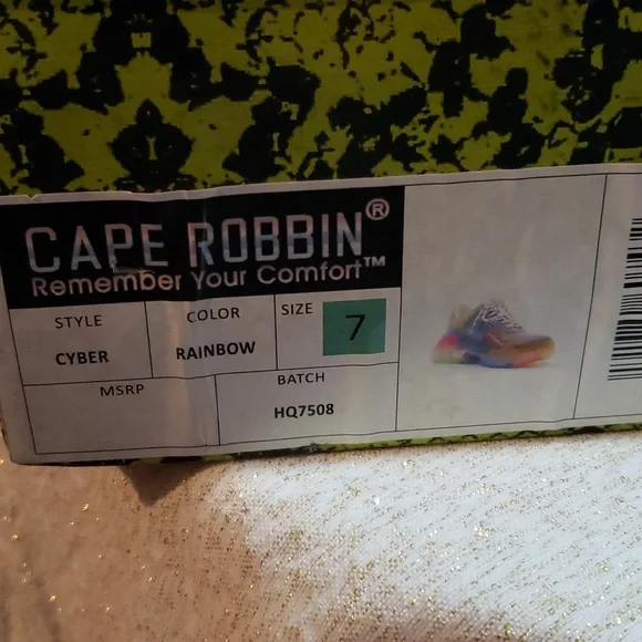 Sneakers - Picture 5 of 5